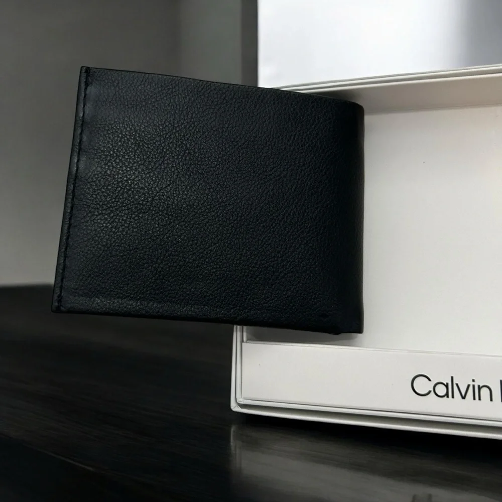 Calvin Klein Men’s Leather RFID Minimalist Bifold Wallet Black Pass Case